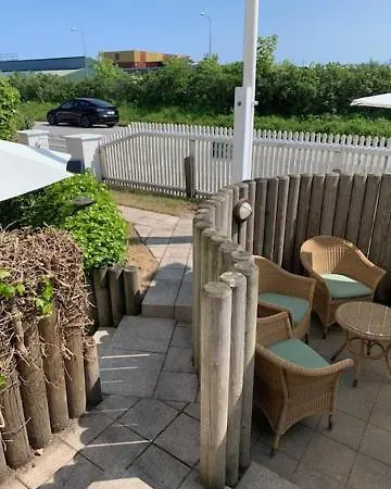 Sonderstrand לינה וארוחת בוקר 3*